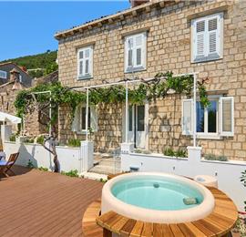 2-Bedroom Sea view Apartment with jacuzzi and Dubrovnik old town views, Sleeps 4